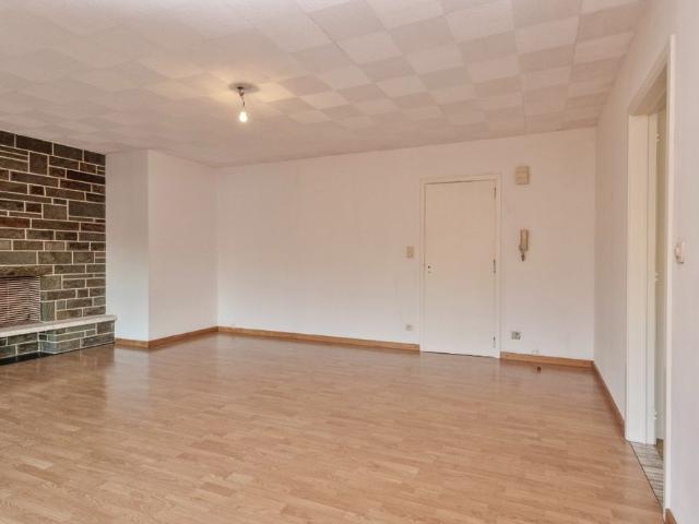 Ruim appartement met die kamers en autostaanplaats