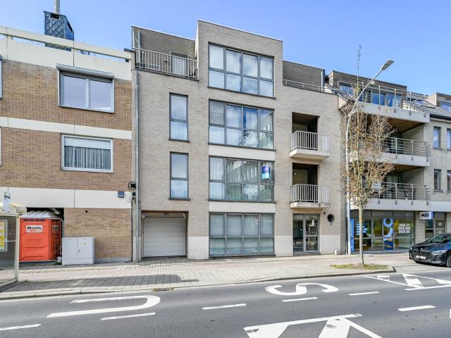Ruim appartement met drie slaapkamers & garagebox