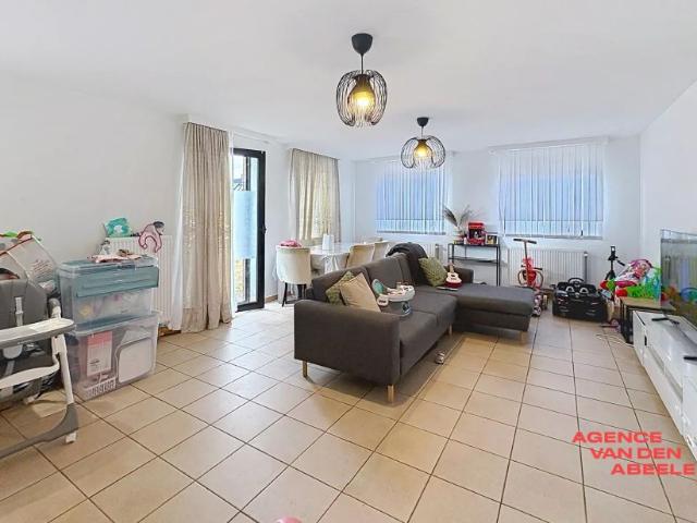 Ruim appartement met garage en 2 slaapkamers in Oostkamp
