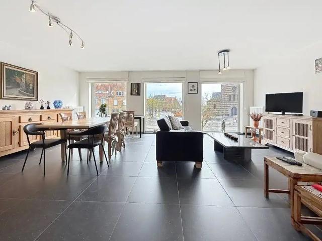 Ruim appartement met garage in het centrum van Passendale