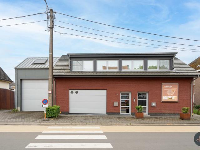 Ruim appartement met grote garage