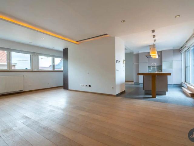 Ruim appartement met grote garage