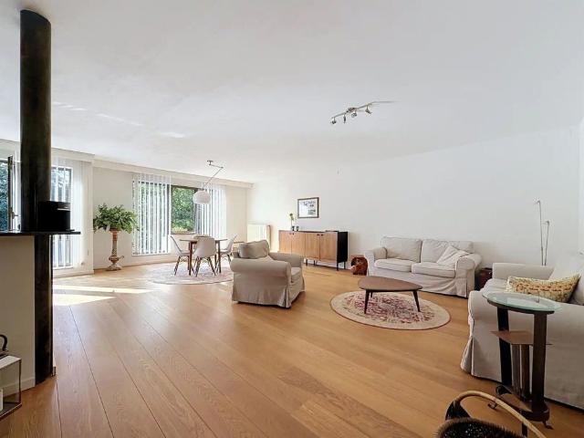 Ruim appartement met inpandige garagebox en terras