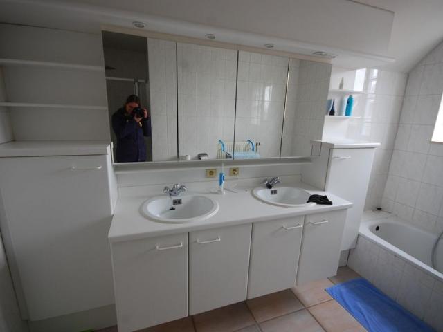 RUIM APPARTEMENT MET ONDERGRONDSE AUTOSTAANPLAATS