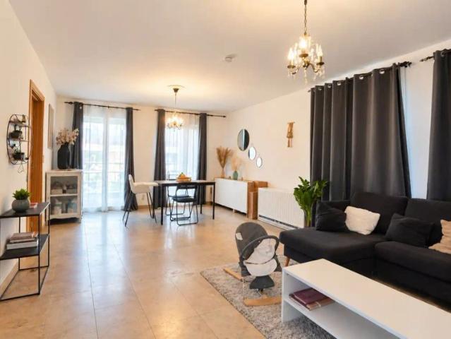 Ruim appartement nabij Donkmeer te Overmere