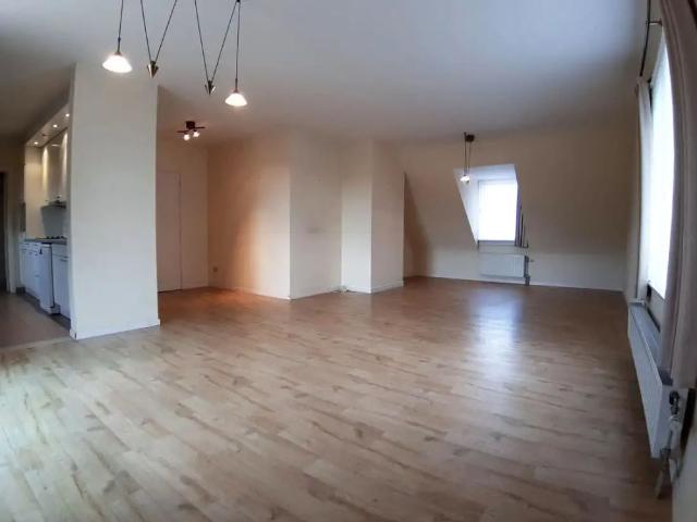 Ruim appartement op de 2de verdieping te Achel
