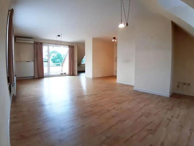 Ruim appartement op de 2de verdieping te Achel