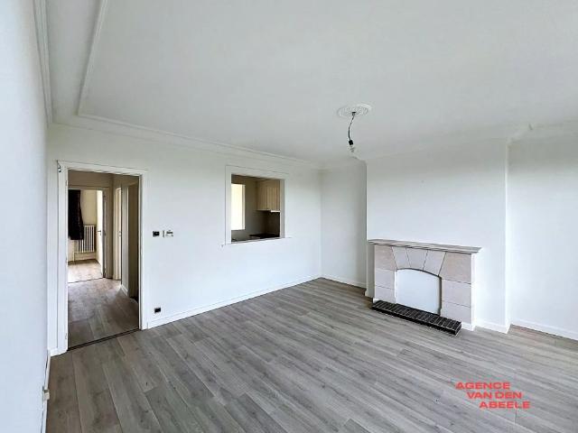 Ruim appartement op het achtste verdiep