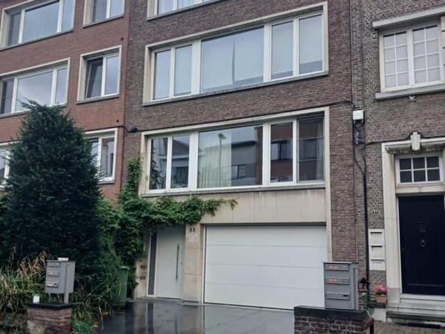 Ruim appartement in Berchem aan het Brilschanspark