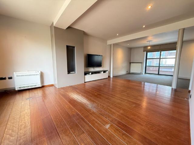 Ruim appartement in hartje Tielt met garagebox!