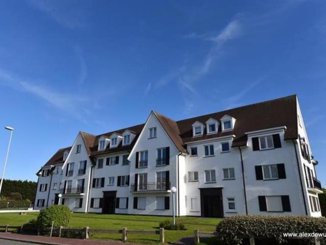 Ruim appartement in villaresidentie, zicht op Zwin en op zee