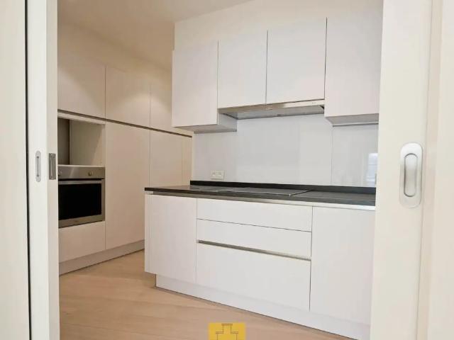 Ruim appartement in volledig gerestaureerd herenhuis met zicht op de rei
