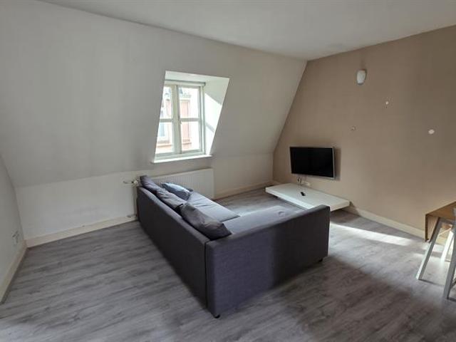 Ruim appartement per direct beschikbaar in het