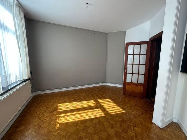 Ruim appartement te huur op Torhoutsesteenweg Oostende