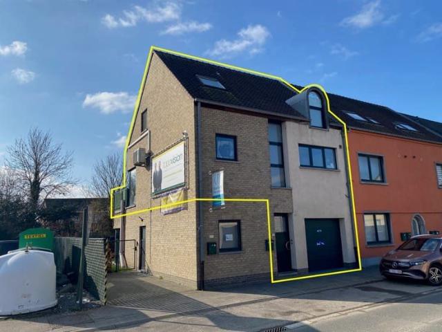 Ruim appartement 125m2 met 3 slaapkamers, terras én garage