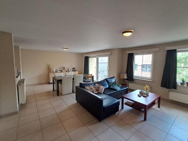 Ruim appartement 98m², zeer centraal gelegen!