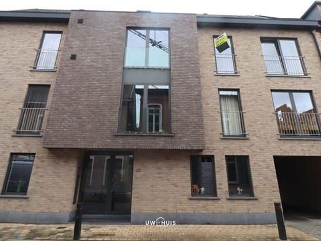 Ruim BEN appartement met 2 slpks, terras én garage te Elvers
