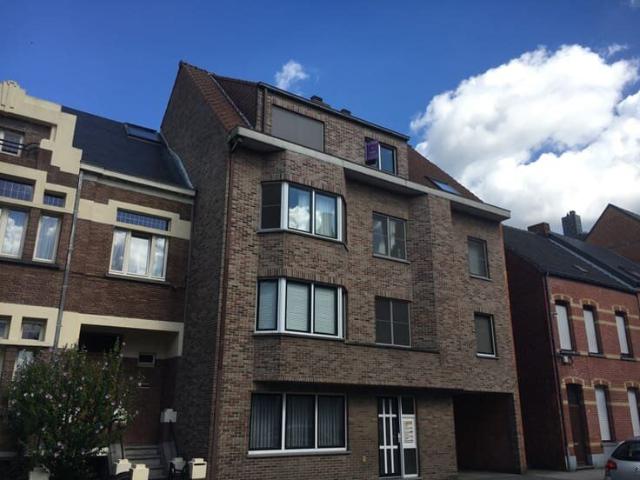 RUIM CENTRAAL GELEGEN APPARTEMENT MET 2 SLAAPKAMERS IN HE.