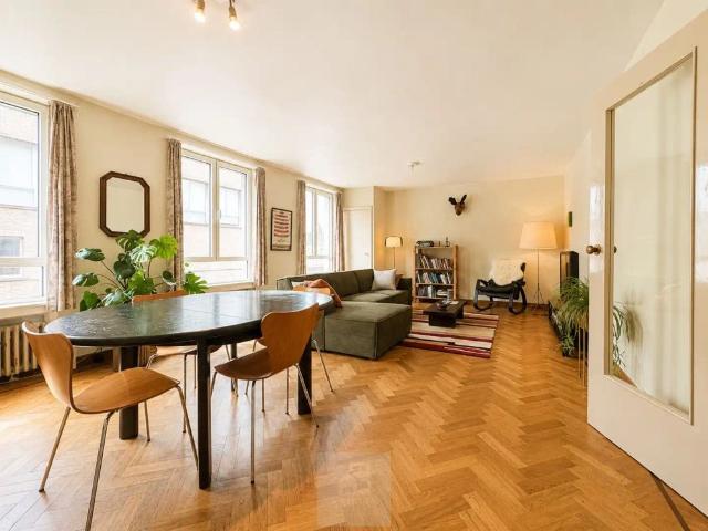 Ruim & charmant 2 slaapkamerappartement met zonnig terras nabij Gent St Pieters