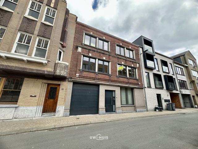 Ruim duplex app met 3 slpk's, terras én inpandige garage, in