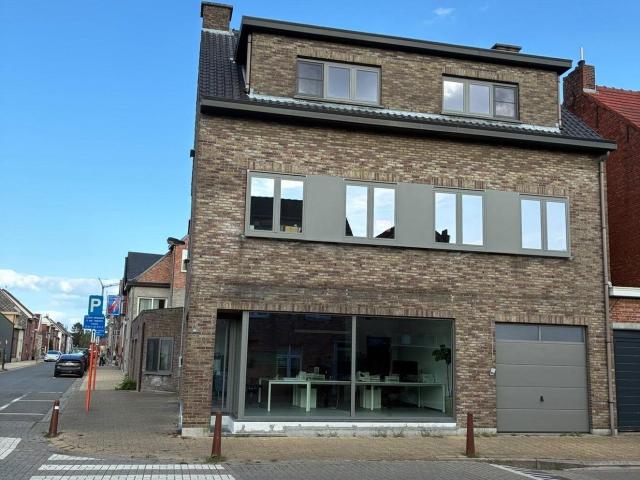Ruim duplex appartement met 4 slaapkamers in centrum schilde