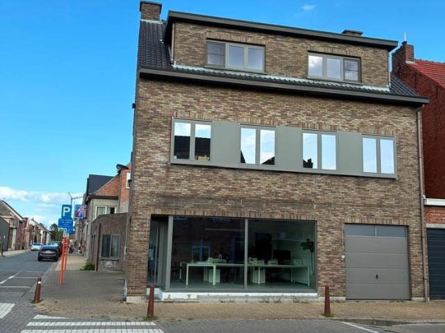 Ruim duplex appartement met 4 slaapkamers in centrum schilde