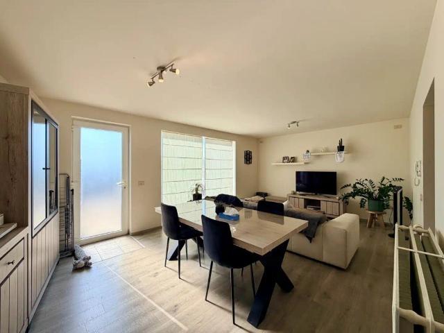 Ruim duplex appartement met garage nabij centrum Meulebeke!