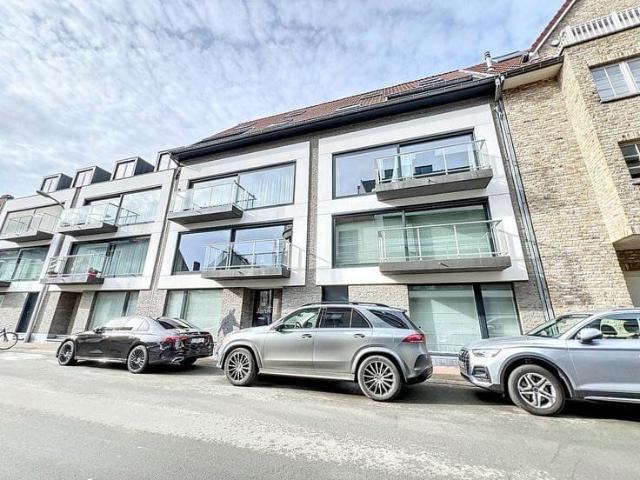 Ruim duplex dakappartement met garage, centraal gelegen