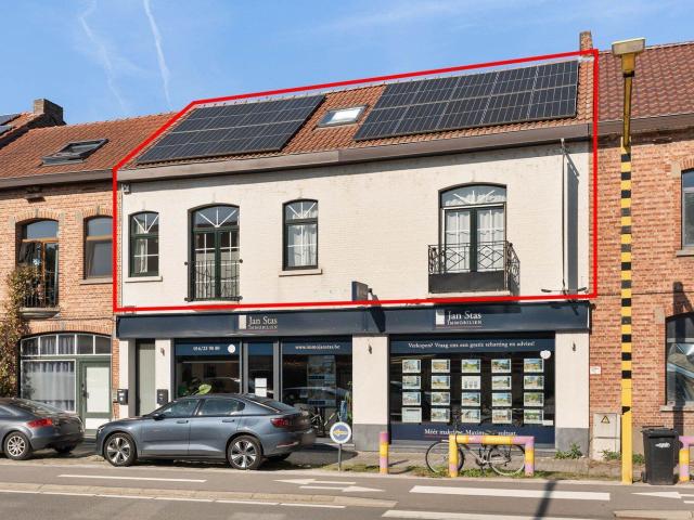 Ruim duplexappartement met 3 slaapkamers en groot terras.