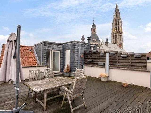 Ruim duplexappartement met dakterras in hartje Antwerpen