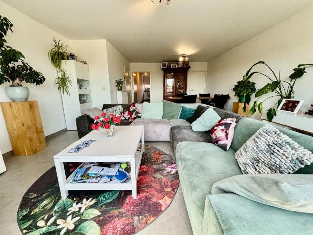 Ruim duplexappartement met dubbele garage te Kachtem