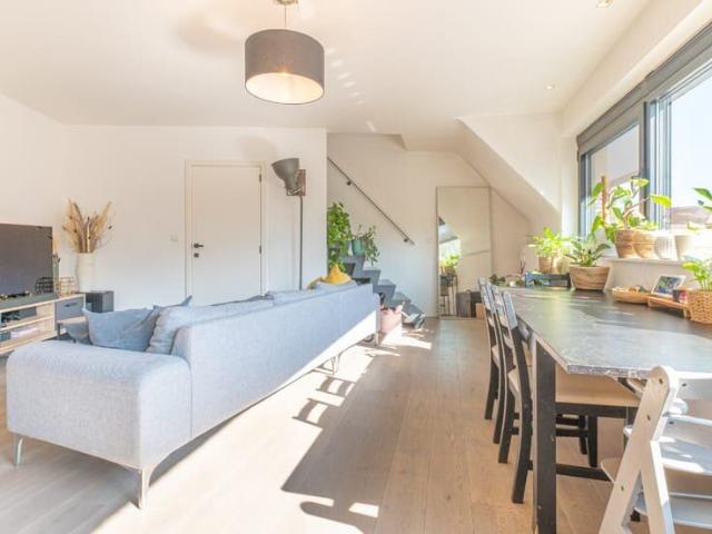 Ruim duplexappartement in het hartje van Berlare!