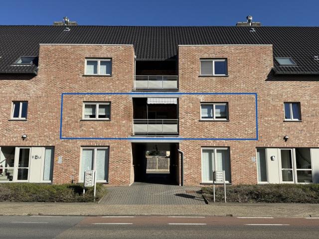 Ruim en modern 2 slaapkamerappartement met terras en onde.