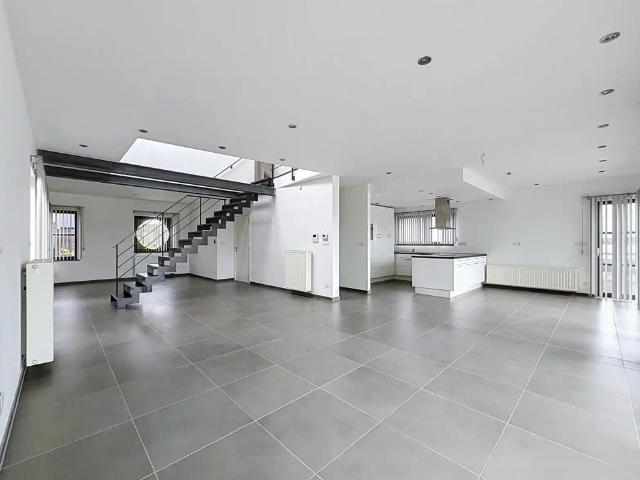 Ruim én Modern Duplexapp met 3 SLPK, Terras én staanplaats!