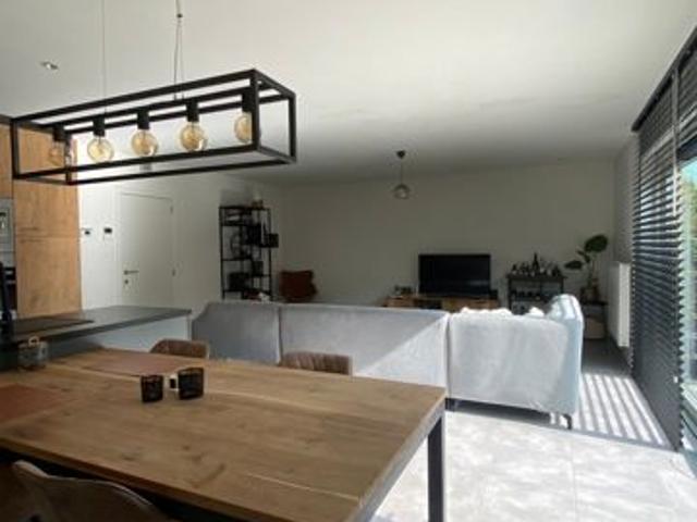 Ruim en modern gelijkvloers appartement met tuin
