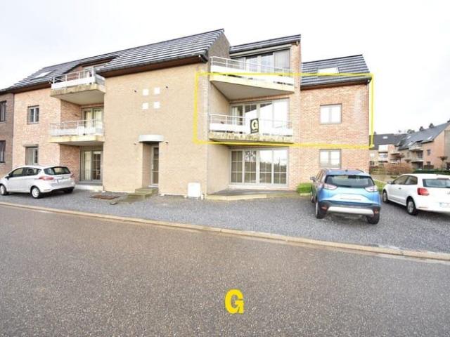 Ruim en degelijk appartement met twee slaapkamers, garage e