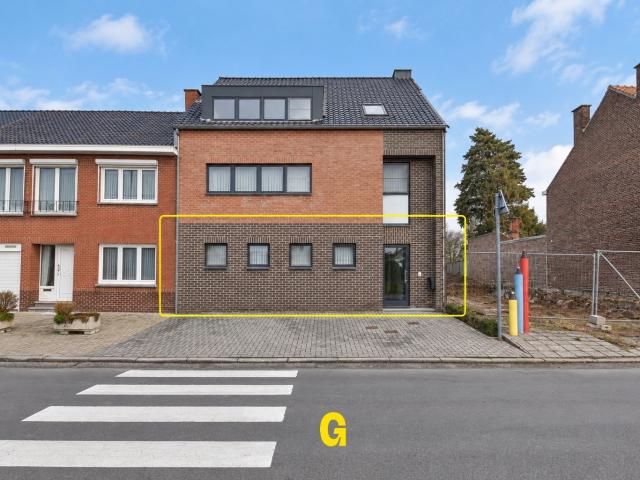 Ruim en degelijk gelijkvloersappartement met groot terras en tuintje