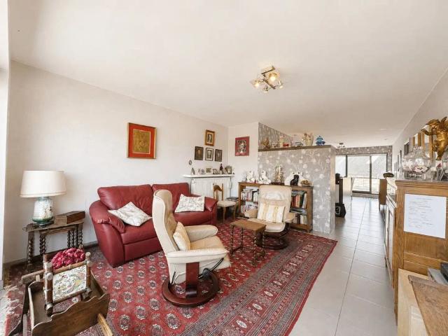 Ruim en energiezuinig 2slp appartement met zonnig terras nabij E40!