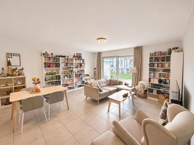 Ruim en energiezuinig appartement met terras te Aalter!