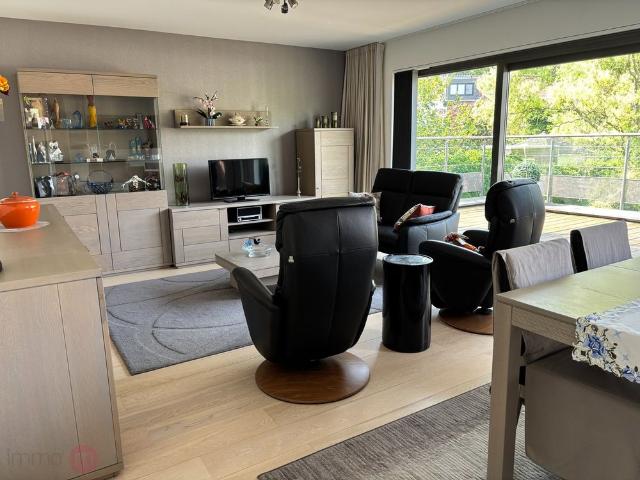 Ruim en energiezuinig appartement met 2 slaapkamers, 1 bureau, een afgesloten garagebox, zonnepanelen en groot terras te huur in Kessel Lo