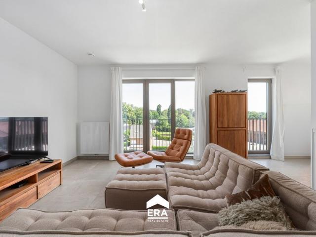 Ruim en energiezuinig duplex appartement met dubbele garage