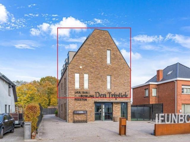 Ruim en energiezuinig duplex penthouse op toplocatie in Reti