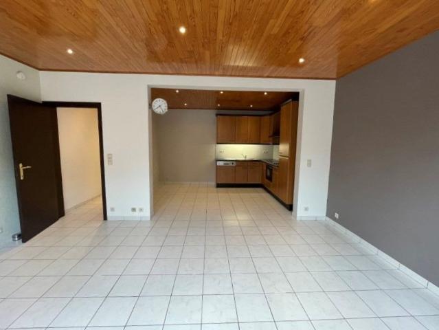 Ruim en goed gelegen appartement met 2 slaapkamers in kleine gebouw
