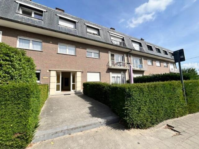 Ruim en karaktervol app. met 2 slaapkamers en garage
