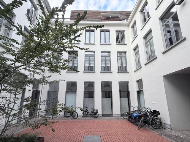 Ruim en licht appartement in het hart van 't stad!