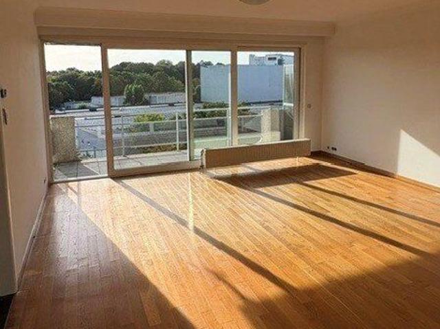 Ruim en lichtrijk 3 slaapkamer appartement op een top loc.