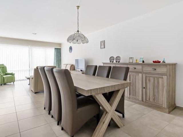 Ruim en lichtrijk app. met 2 slaapkamers in Brasschaat