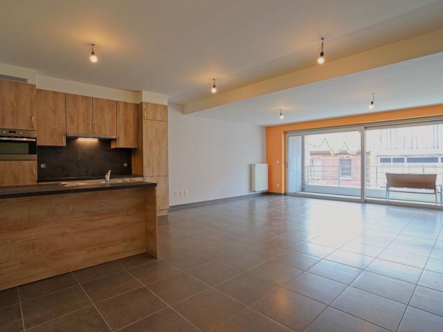 Ruim en lichtrijk appartement met 2 terrassen in het cent.