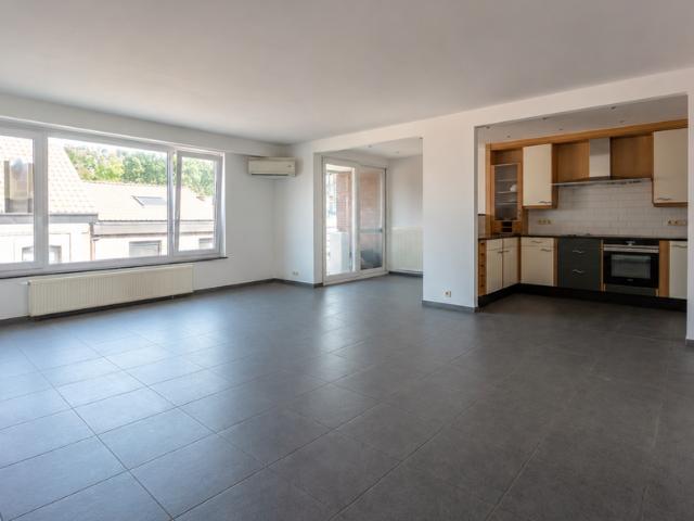 Ruim en lichtrijk appartement met 2 slaapkamers en terras in Kapellen
