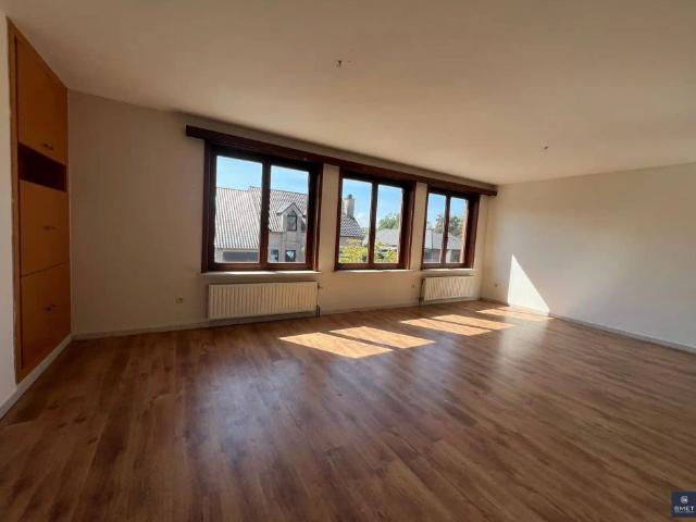 RUIM EN LICHTRIJK APPARTEMENT MET 2 SLPKS